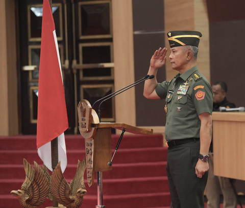 Kasum TNI Letnan Jenderal Richard Taruli Horja Tampubolon saat menerima Laporan Korps Kenaikan Pangkat (Kenkat) 32 Perwira Tinggi (Pati) di Aula Gatot Subroto, Mabes TNI, Cilangkap, Jakarta Timur, Kamis (8/5/2025). Foto: Dok. Puspen TNI
