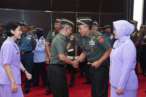 Kasum TNI Letnan Jenderal Richard Taruli Horja Tampubolon saat menerima Laporan Korps Kenaikan Pangkat (Kenkat) 32 Perwira Tinggi (Pati) di Aula Gatot Subroto, Mabes TNI, Cilangkap, Jakarta Timur, Kamis (8/5/2025). Foto: Dok. Puspen TNI