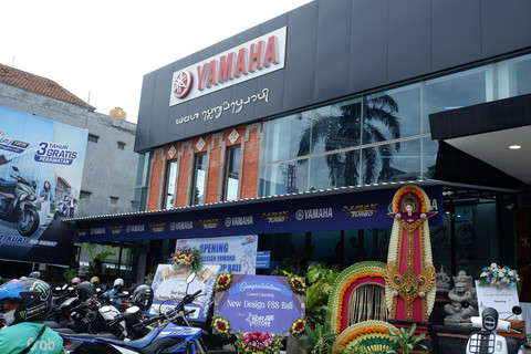 PT. Yamaha Indonesia Motor Manufacturing (YIMM) meresmikan Flagship Shop di Denpasar, Bali, Jumat (9/5/2025). Foto: Sena Pratama/kumparan