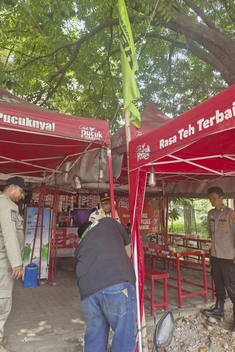 Tersengka bendera ormas 2 orang. Foto: Dok. Humas Polres Jakpus