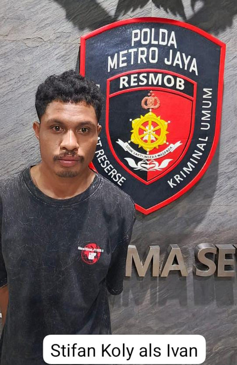 Dua pelaku yang mencuri motor dengan modus mengaku debt collector di Jakarta Timur. Foto: Dok. Istimewa