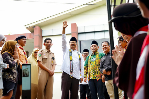Menteri Sosial Saifullah Yusuf (Gus Ipul) mengunjungi kompleks SMAN 16 Samarinda yang diusulkan menjadi lokasi calon sekolah rakyat, Sabtu (10/5/3025). Foto: Dok. Kemensos