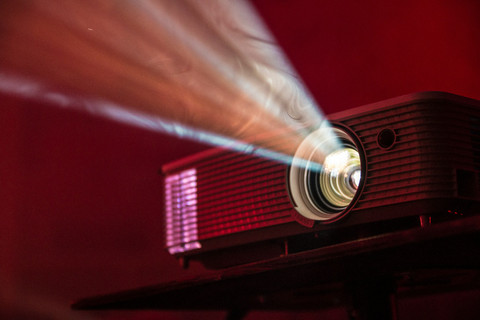 Ilustrasi sinopsis film para perasuk - Sumber: unsplash.com/@alexlitvin