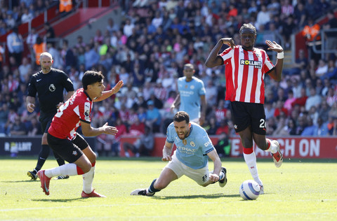 Southampton vs Man City di Liga Inggris. Foto: Peter Cziborra/REUTERS