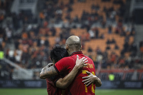 Pemain Persija merayakan kemenagan usai kalahkan Bali United pada pertandingan BRI Liga 1 di Stadion Jakarta Internasional Stadium, Tanjung Priuk, Jakarta Utara, Sabtu (10/5/2025). Foto: Darryl Ramadhan/kumparan