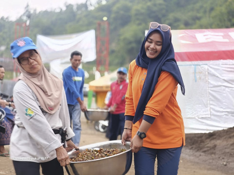 Kementerian Sosial (Kemensos) mengirim bantuan untuk para korban bencana tanah bergerak di Brebes, Jawa Tengah. Foto: Kemensos RI