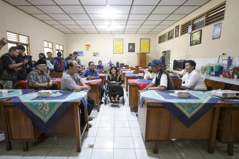 Wakil Menteri Sosial (Wamensos) Agus Jabo Priyono dan Wakil Menteri Pekerjaan Umum, Diana Kusumastuti, meninjau calon lokasi tambahan pembangunan Sekolah Rakyat di kawasan Taman Siswa, Yogyakarta, Sabtu (10/5/2025). Foto: Kemensos RI