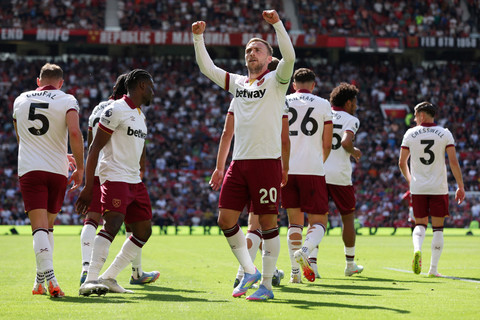 Selebrasi pemain West Ham United Jarrod Bowen usai mencetak gol ke gawang Manchester United pada pertandingan Liga Inggris di Old Trafford, Manchester, Inggris, Minggu (11/5/2025). Foto: Chris Radburn/REUTERS