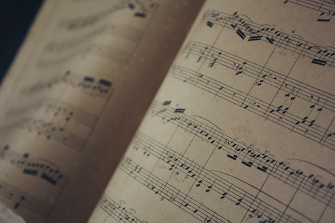 Ilustrasi untuk Makna Lagu The Second You Sleep. Sumber: Unsplash/Miguel Alcantara
