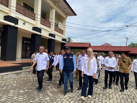 Kementerian Sosial (Kemensos) RI, Saifullah Yusuf saat meninjau sekolah rakyat di Badan Pengembangan Sumber Daya Manusia (BPSDM) Provinsi Lampung. | Foto: Sinta Yuliana/Lampung Geh