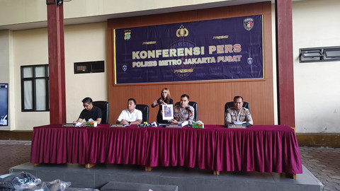 Polres Metro Jakarta Pusat tangkap 11 mahasiswa demo di DPR, Senin (12/5/2025). Foto: Thomas Bosco/kumparan