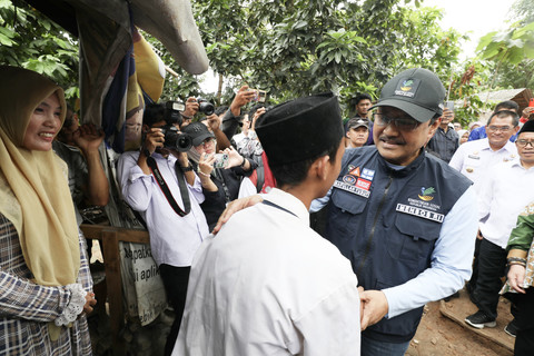 Mensos Saifullah Yusuf atau Gus Ipul meninjau rumah calon siswa Sekolah Rakyat di Way Halim, Kota Bandar Lampung, Senin (12/5/2025). Foto: Kemensos RI