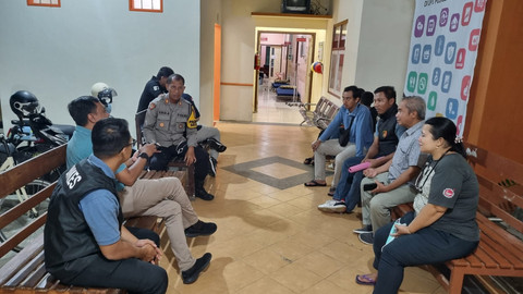 Sebanyak 64 lansia warga Desa Sidomulyo, Kabupaten Blitar mengalami keracunan diduga usai mengonsumsi kolak kacang hijau dan pisang saat pemeriksaan kesehatan. Foto: Dok. Polres Blitar Kota