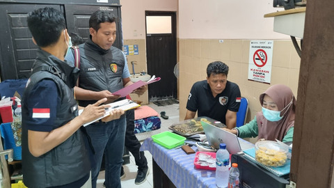 Sebanyak 64 lansia warga Desa Sidomulyo, Kabupaten Blitar mengalami keracunan diduga usai mengonsumsi kolak kacang hijau dan pisang saat pemeriksaan kesehatan. Foto: Dok. Polres Blitar Kota