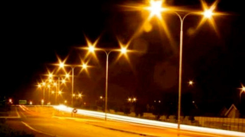 Ilustrasi lampu penerangan jalan. (foto: dokumen)