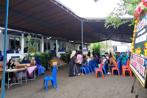 Suasana rumah duka Kepala Gudang Pusat Amunisi 3 Pusat Peralatan TNI AD, Kolonel Cpl Antonius Hermawan, di Pedukuhan Kaliwanglu, Kalurahan Harjobinangun, Kapenawon Pakem, Kabupaten Sleman, Selasa (13/5/2025). Foto: Arfiansyah Panji Purnandaru/kumparan