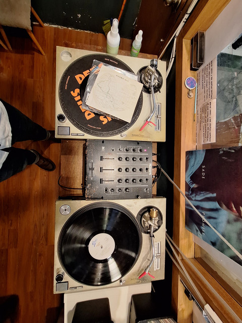 Toko 33 RPM di Pasar Santa, Jakarta, Selasa (13/5/2025). Foto: Argya Maheswara/kumparan