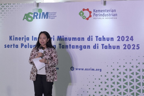 Direktur Industri Minuman, Hasil Tembakau dan Bahan Penyegar Kementerian Perindustrian Republik Indonesia, Merrijantij Punguan Pintaria dalam Konferensi Pers Kinerja Industri Minuman di Tahun 2024 di Hotel Bidakara, Jakarta Selatan, Rabu (15/5/2025). Foto: Argya D. Maheswara/kumparan 
