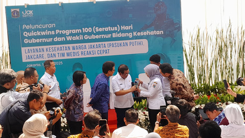 Gubernur Jakarta Pramono Anung meluncurkan program pasukan putih di Rusunawa Tanah Tinggi, Rabu (14/5). Foto: Thomas Bosco/kumparan
