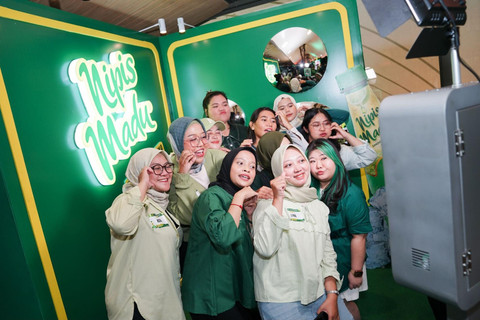 Nipis madu menggelar fan meeting eksklusif Juicy Luicy kepada pemenang kampanye #SmoothSodanyaJuicyLagunya. Foto: dok. Nipis Madu