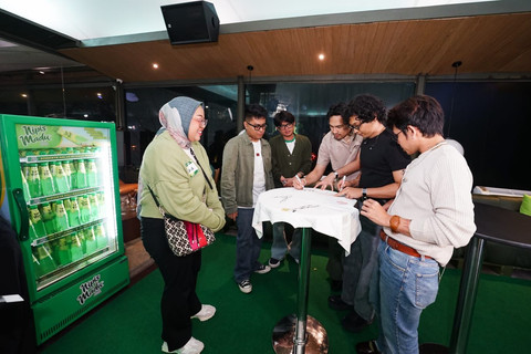Pemenang kampanye #SmoothSodanyaJuicyLagunya berkesempatan menikmati private concert, ikut sesi ngobrol dan nyanyi bareng Juicy Luicy. Foto: dok. Nipis Madu