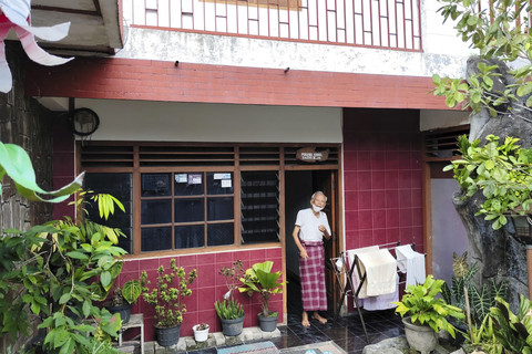 Kasmudjo (76), dosen pembimbing Jokowi, yang digugat ke PN Sleman soal ijazah Jokowi saat ditemui di rumahnya di Pogung Kidul, Mlati, Kabupaten Sleman, Rabu (14/5/2025). Foto: Arfiansyah Panji Purnandaru/kumparan