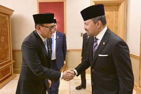 Sejumlah Menteri Kabinet Merah Putih dijemput oleh Putra Mahkota Brunei menuju Istana Nurul Iman untuk upacara penyambutan. Foto: Muchlis Jr - Biro Pers Sekretariat Presiden