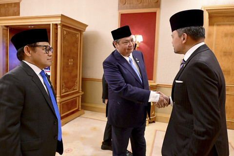 Sejumlah Menteri Kabinet Merah Putih dijemput oleh Putra Mahkota Brunei menuju Istana Nurul Iman untuk upacara penyambutan. Foto: Muchlis Jr - Biro Pers Sekretariat Presiden