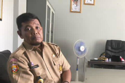 Camat Cibalong, Faizal saat ditemui di kantornya, Rabu (14/5/2025). Foto: Robby Bouceu/kumparan