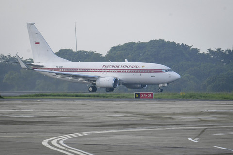 Pesawat kepresidenan yang membawa Presiden RI Prabowo Subianto bersiap bertolak ke Brunei Darussalam dari Pangkalan Udara TNI AU Halim Perdanakusuma di Jakarta, Rabu (14/5/2025). Foto: Aditya Pradana Putra/ANTARA FOTO