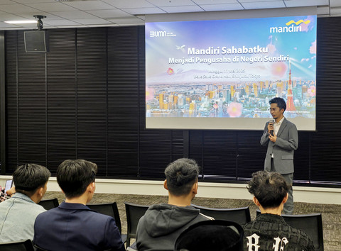 Dian Kusuma, pemilik kanal YouTube NeoJapan saat menjadi pembicara dalam pelatihan kewirausahaan dan literasi keuangan di Tokyo, Jepang, Minggu (11/5). Foto: Dok. Bank Mandiri