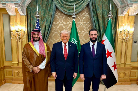 Pangeran MBS, Presiden AS Donald Trump, dan Presiden Suriah Ahmad al-Sharaa di Riyadh, Arab Saudi, Rabu (14/5/2025). Foto: X/@PressSec