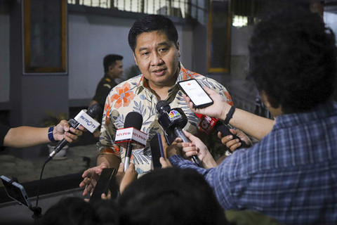 Menteri Perumahan dan Pemukiman RI Maruarar Sirait melakukan doorstep kepada wartawan usai melaksanakan rapat secara tertutup bersama sejumlah kementerian terkait rapat satuan tugas di Lapas Cipinang I, Jakarta, Rabu (14/5/2025). Foto: Iqbal Firdaus/kumparan