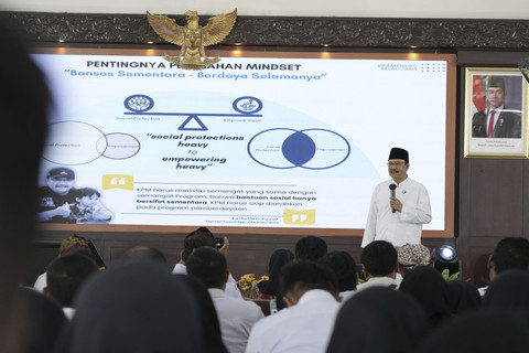 Menteri Sosial (Mensos) Saifullah Yusuf atau Gus Ipul saat menghadiri dialog pilar-pilar sosial di Pendopo Kabupaten Probolinggo, Rabu (14/5/2025). Foto: Kemensos RI