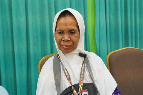 Mbah Diyem Wiryo Rejo, penjual jamu keliling asal Mojokerto. Foto: Humas Kemenag Jatim