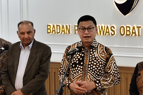 Kepala BPOM Taruna Ikrar dan Senior Advisor Gates Foundation Rayasam Prasad di Kantor BPOM, Jakarta, Kamis (15/5/2025). Foto: Jonathan Devin/kumparan