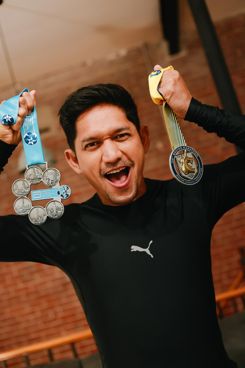 Aktor Ibnu Jamil berhasil selesaikan enam seri World Major Marathon. Foto: PUMA Indonesia