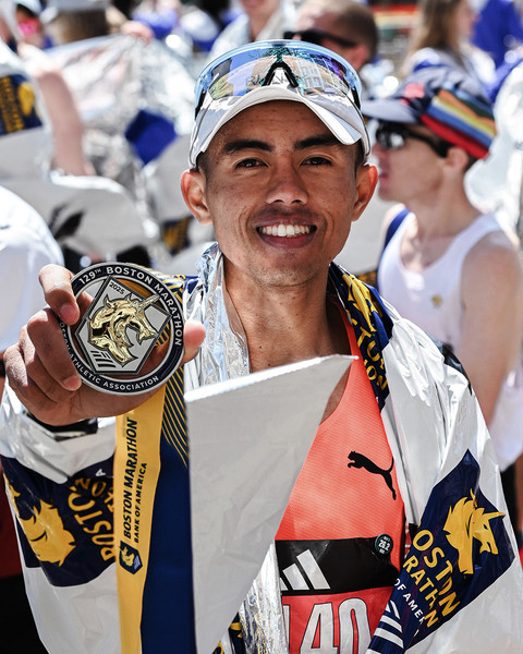 Atlet lari Indonesia Reza Aulia di Boston Marathon 2025 bersama PUMA. Foto: PUMA Indonesia