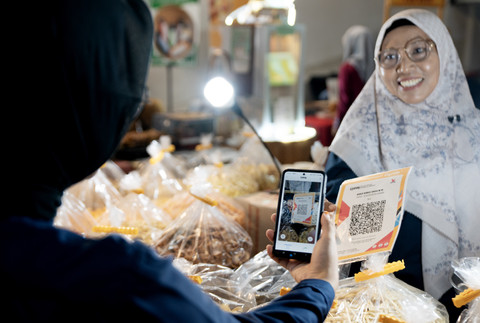 Pembayaran menggunakan fitur QR Payment Livin' by Mandiri. Foto: Dok. Bank Mandiri