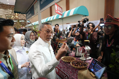 Menteri Koordinator Bidang Pangan Zulkifli Hasan usai membuka kegiatan World of Coffee Jakarta 2025 di Jakarta International Convention Center, Kamis (15/5/2025). Foto: Kemenko Pangan