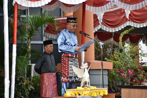 Ketua DPRD Kabupaten Sintang, H Indra Subekti menjadi inspektur upacara peringatan Hari Jadi Kota Sintang yang ke 663 tahun 2025. Foto: Dok. Kominfo Sintang