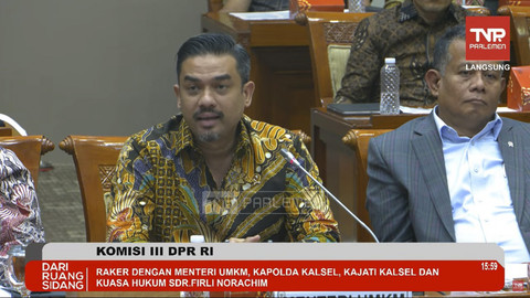 Suasana RDPU Komisi III bersama Menteri UMKM Maman Abdurrahman, Kapolda Kalsel serta Kuasa Hukum dan Keluarga Firli Norachim terkait proses hukum yang sedang dijalani oleh UMKM Toko Mama di Kompleks Parlemen Senayan, Jakarta, Kamis (15/5/2025). Foto: YouTube/ TVR Parlemen