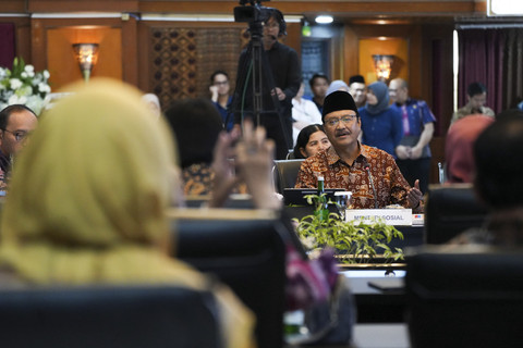 Rapat Koordinasi Pengadaan Guru dan Tenaga Kependidikan Sekolah Rakyat yang digelar di Gedung Aneka Bakti Kemensos, Kamis (15/5/2025). Foto: Kemensos RI