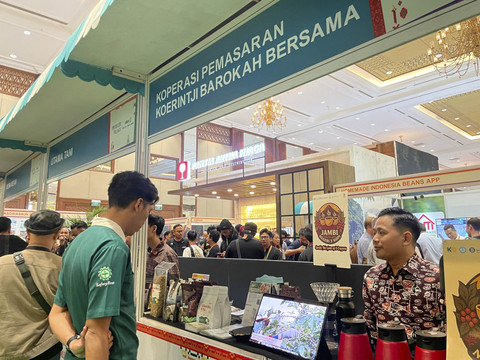 Salah satu booth dari Producer Village di World of Coffee Jakarta 2025. Foto: Salsha Okta Fairuz/kumparan
