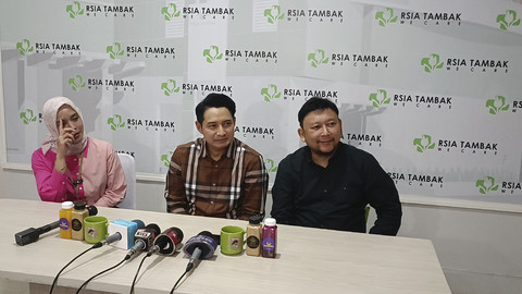 Konferensi pers kelahiran anak pertama Chand Kelvin, RSIA Tambak, Jakarta Pusat, Kamis (15/5/2025). Foto: Giovanni/kumparan