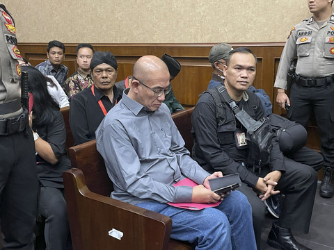 Eks komisioner KPU RI Hasyim Asy'ari, menjadi saksi dalam sidang lanjutan kasus dugaan suap komisioner KPU RI dan dugaan perintangan penyidikan Harun Masiku, yang menjerat Hasto Kristiyanto sebagai terdakwa di Pengadilan Tipikor Jakarta, Jumat (16/5) Foto: Fadhil Pramudya/kumparan