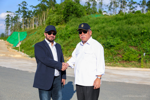 Kepala Otorita IKN Basuki Hadimuljono mendampingi delegasi Dejem Group meninjau IKN. Dok: OIKN.