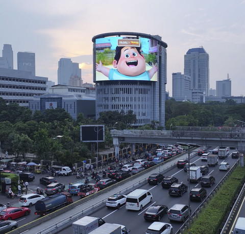 BRIN GRANDE LED, tampilkan karakter Film Jumbo untuk pengguna jalan. Foto: Dok. Prisma