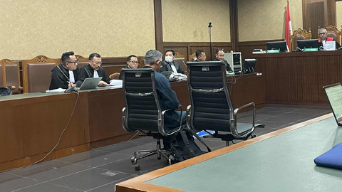 Penyelidik KPK, Arief Budi Rahardjo, bersaksi di sidang Tipikor dengan terdakwa Hasto Kristiyanto, Jumat (16/5/2025). Dok: Fadhil/kumparan
