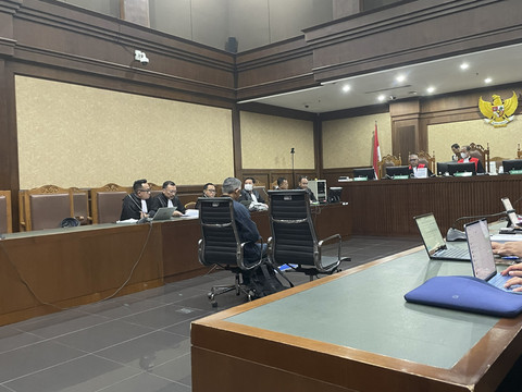 Penyelidik KPK, Arief Budi Rahardjo, saat dihadirkan sebagai saksi dalam sidang lanjutan kasus dugaan suap dan perintangan penyidikan yang menjerat Sekjen PDIP Hasto Kristiyanto sebagai terdakwa, di Pengadilan Tipikor Jakarta, Jumat (16/5/2025). Foto: Fadhil Pramudya/kumparan